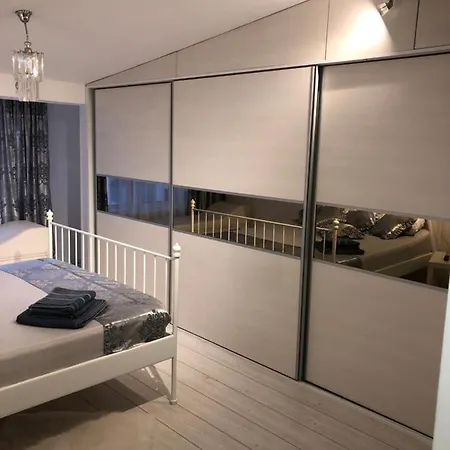 Apartament White *