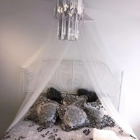 Apartament White