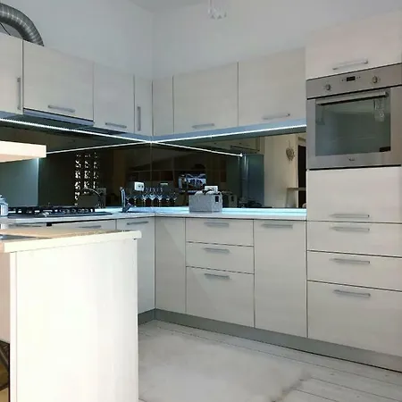 Apartament White *